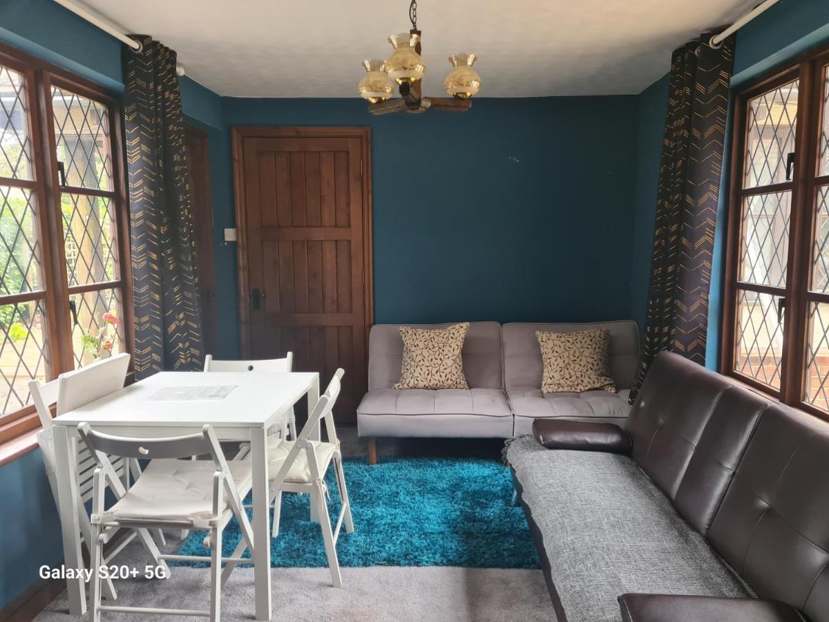 The Reading Whole Apartment With Private Lake And Gardens Exterior foto
