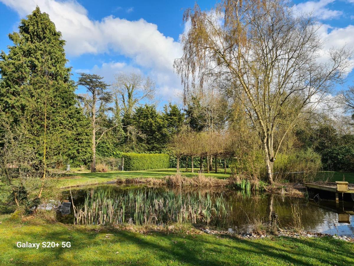 The Reading Whole Apartment With Private Lake And Gardens Exterior foto